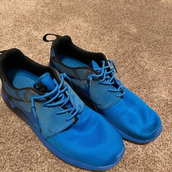 Nike - Picture 2 of 3